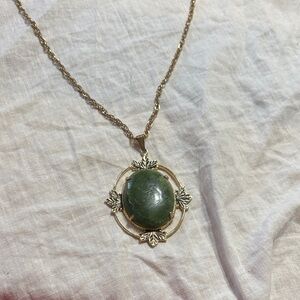 Vintage Elegant Gold and Green Pendant Necklace